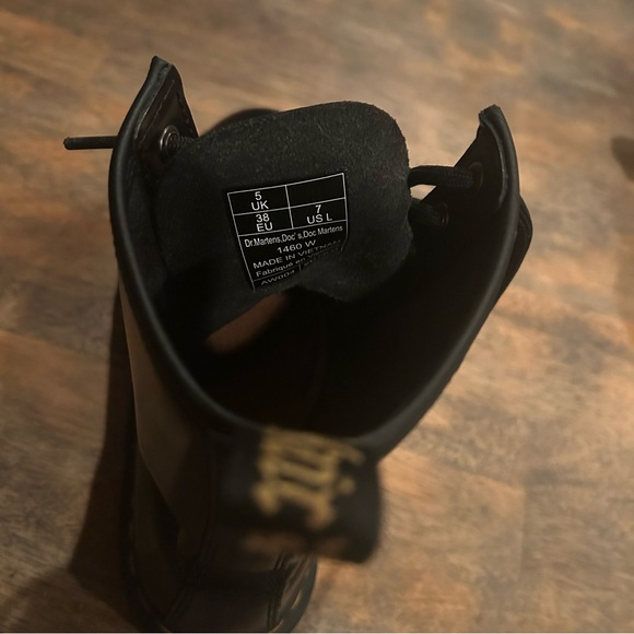Dr. Martens Women’s Size 7 Leather Lace-Up Boots - Picture 6 of 6
